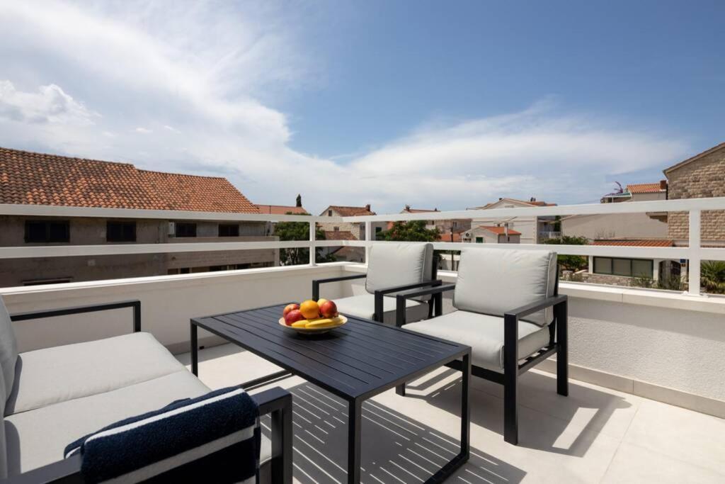 Appartamento Holiday In Bol **** Green Esterno foto