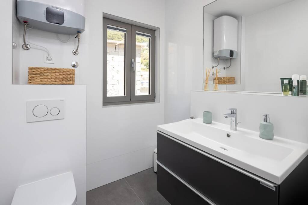 Appartamento Holiday In Bol **** Green Esterno foto